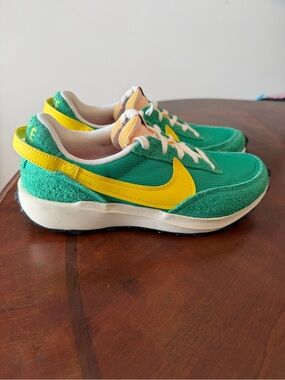 Nike Waffle Debut Vintage Stadium Green Sneakers Women’s Size 8.5 Suede Shoes